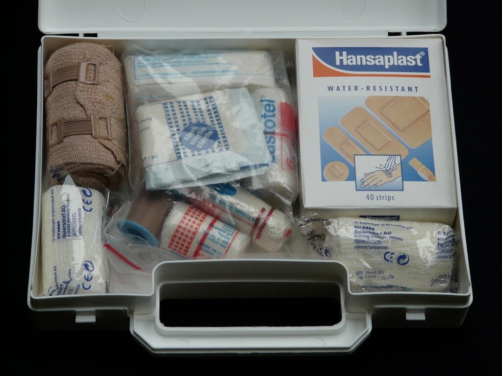 Travel First Aid Kit, first aid kit, help, suitcase-62643.jpg